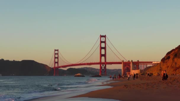ベイカービーチから見たゴールデンゲートブリッジ カリフォルニア州 アメリカ — ストック動画