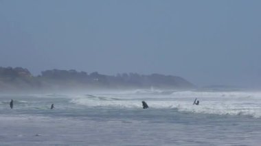 Tanımlanamayan sörfçüler Rio del Mar, Santa Cruz County, Kaliforniya, ABD, 7 Haziran 2018