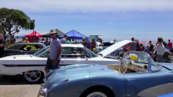 Unbekannte Auf Der Capitola Stange Und Der Custom Oldtimer Show — Stockvideo