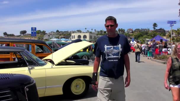 2018年6月9日 カリフォルニア州カリフォルニア州カピトラで開催されたCapitola Rod Custom Classic Car Showで未確認の人々 — ストック動画