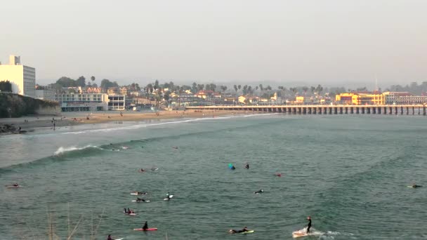 Unbekannte Surfer Bei Santa Cruz Dampfergasse West Side Kalifornien Usa — Stockvideo