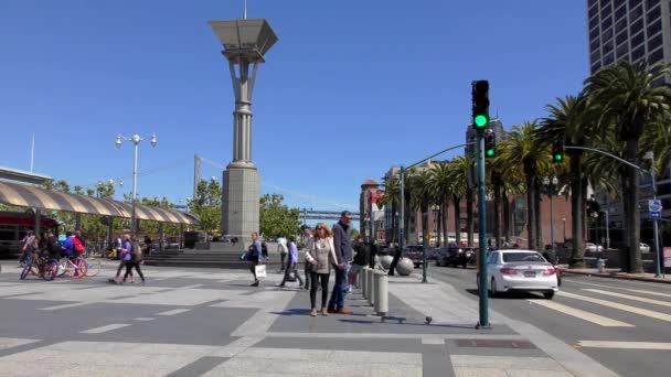 Pessoas Não Identificadas Harry Bridges Plaza Frente Famoso Ferry Building — Vídeo de Stock