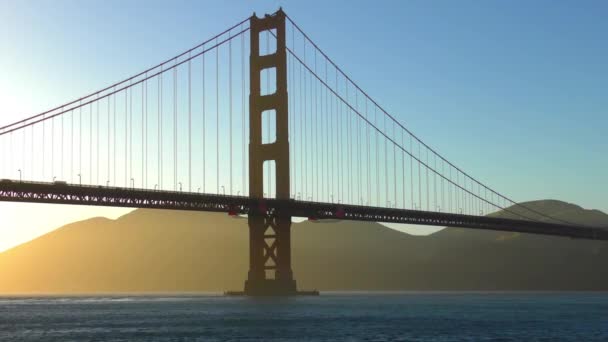 Die Goldene Torbrücke Bei Sonnenuntergang Von Chrissy Field Aus Gesehen — Stockvideo