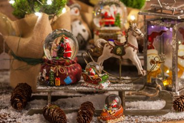 Gelecek sezon için Noel süslemesi