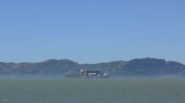San Francisco, Kaliforniya 'daki Hazine Adası' ndan görüldüğü gibi Alcatraz Adası.