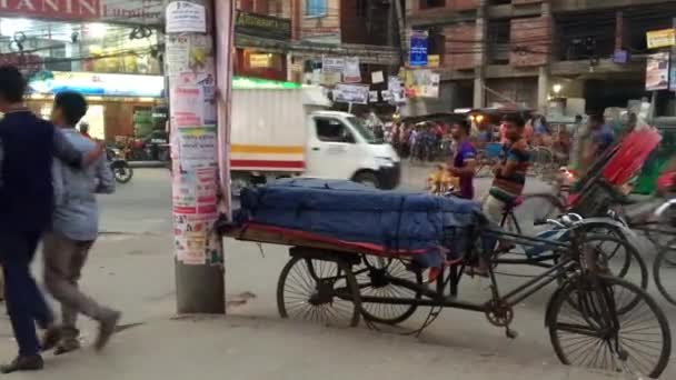 Нерозпізнані Люди Вуличний Рух Кільцевій Дорозі Районі Адабор Столиці Бангладеш — стокове відео