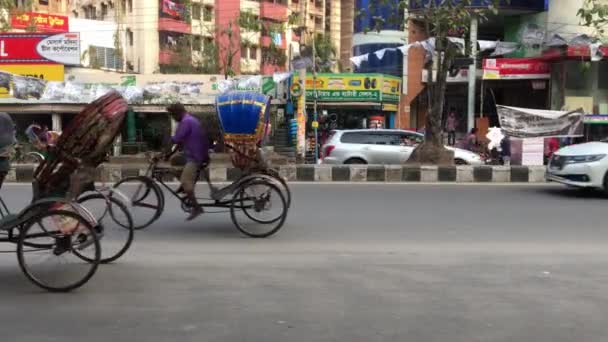 Неизвестные Люди Уличное Движение Кольцевой Дороге Районе Адабор Дакке Столице — стоковое видео