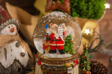 Gelecek sezon için Noel süslemesi