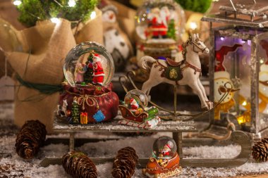 Gelecek sezon için Noel süslemesi