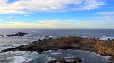 Pasifik Okyanusu Point Lobos Eyaleti Doğal Rezervi, Kaliforniya, ABD. Point Lobos koruma alanları çok çeşitli balıklara, omurgasızlara, kuşlara ve deniz memelilerine barınak sağlar.