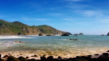 Pasifik Okyanusu, Sonoma Coast State Park, California, Usa. Sonoma Eyaleti 'nde, Pasifik Okyanusu' na bitişik topraklarda kamu erişiminden oluşan bir mülktür..