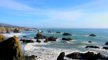 Pasifik Okyanusu, Sonoma Coast State Park, California, Usa. Sonoma Eyaleti 'nde, Pasifik Okyanusu' na bitişik topraklarda kamu erişiminden oluşan bir mülktür..