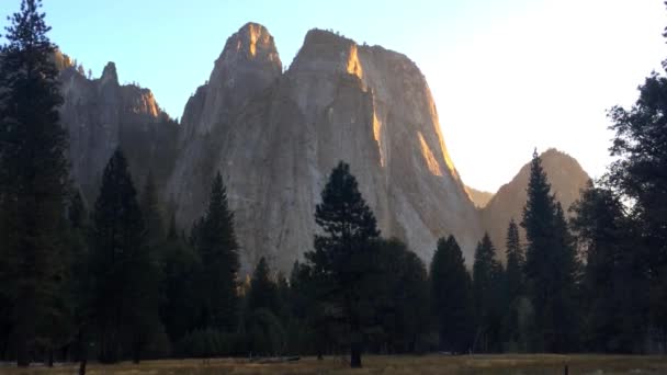 Uitzicht Bossen Bergen Yosemite National Park Sierra Nevada Californië — Stockvideo
