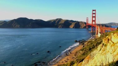 Golden Gate Köprüsü Baker Sahili 'nden gün batımında, San Francisco, Kaliforniya, ABD