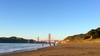 Golden Gate Köprüsü Baker Sahili 'nden gün batımında, San Francisco, Kaliforniya, ABD