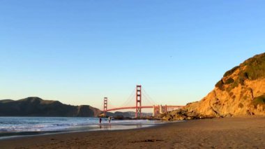 Golden Gate Köprüsü Baker Sahili 'nden gün batımında, San Francisco, Kaliforniya, ABD