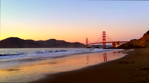 Golden Gate Bridge Sett Fra Baker Beach Ved Solnedgang San – stockvideo