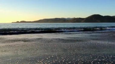 Golden Gate Köprüsü Baker Sahili 'nden gün batımında, San Francisco, Kaliforniya, ABD 