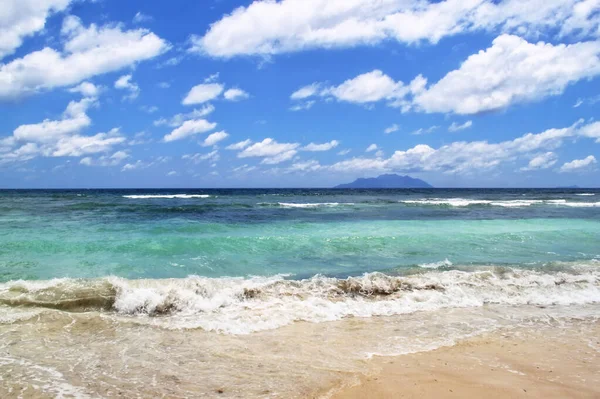 Bela Vista Para Mar Com Ondas — Fotografia de Stock