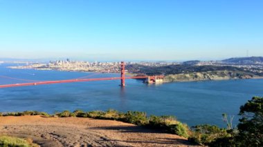 Golden Gate Köprüsü 'nün panoramik manzarası Chrissy, California, ABD' de görüldü.