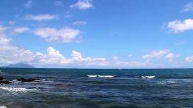 Seyşeller Adaları 'ndaki Hint Okyanusu. Başkenti Victoria olan 115 kişilik ada anakaranın 1500 kilometre doğusunda yer almaktadır.