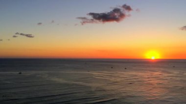 Pasifik Okyanusu 'nun Hawaii yakınlarındaki muhteşem manzarası 