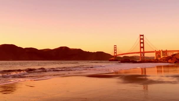 Most Golden Gate Jak Vidět Baker Beach Při Západu Slunce — Stock video