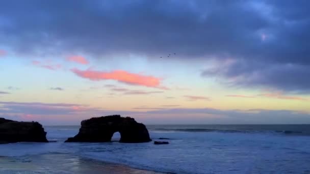 Günbatımında Doğal Köprüler Eyalet Sahili Santa Cruz California Usa — Stok video