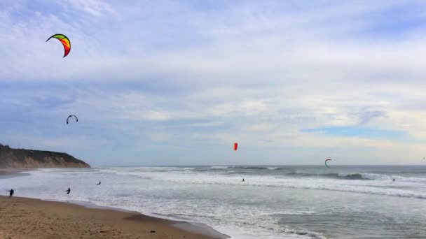 Big Basin State Beach Califórnia Fevereiro 2016 Kite Surfers Big — Vídeo de Stock