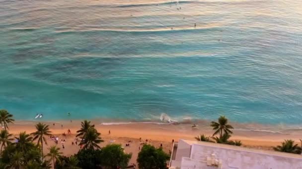 Ongeïdentificeerde Mensen Waikiki Beach Honolulu Oahu Island Hawaii Usa — Stockvideo