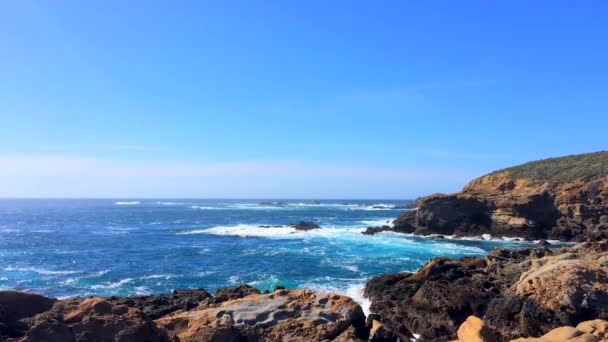 Merveilleuses Images Vagues Éclaboussant Des Rochers State Natural Reserve Point — Video