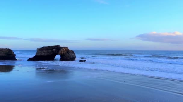 Gün Batımında Doğal Köprüler Eyalet Sahili Santa Cruz California Abd — Stok video