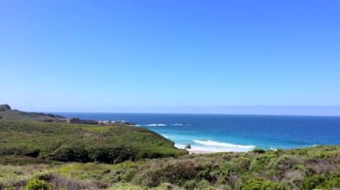 Pasifik Okyanusu Big Sur bölgesinde, Calla Lilly Vadisi, Kaliforniya, ABD