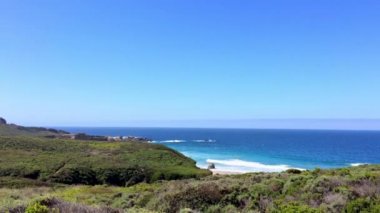 Pasifik Okyanusu Big Sur bölgesinde, Calla Lilly Vadisi, Kaliforniya, ABD