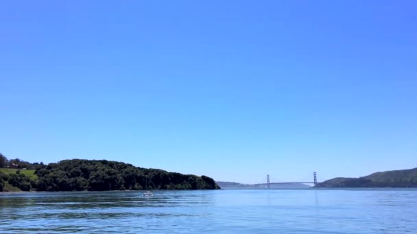 来自美国加利福尼亚州旧金山天使岛的金门大桥 — 图库视频影像