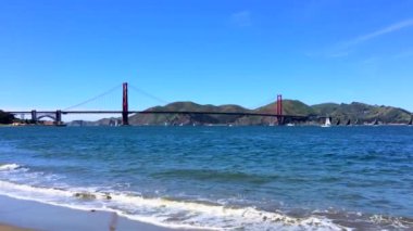 Golden Gate Köprüsü, Chrissy, California, ABD 'den görülmektedir.