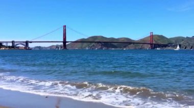 Golden Gate Köprüsü, Chrissy, California, ABD 'den görülmektedir.