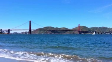 Golden Gate Köprüsü, Chrissy, California, ABD 'den görülmektedir.