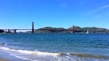 Golden Gate Köprüsü, Chrissy, California, ABD 'den görülmektedir.
