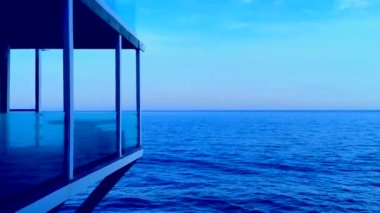 Günbatımında Malibu 'daki Zuma Plajı' nda modern bina, Kaliforniya, ABD
