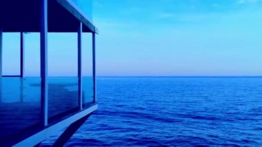 Günbatımında Malibu 'daki Zuma Plajı' nda modern bina, Kaliforniya, ABD