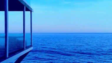 Günbatımında Malibu 'daki Zuma Plajı' nda modern bina, Kaliforniya, ABD