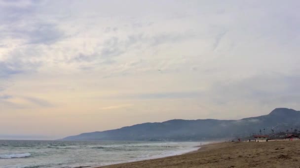 Zuma Beach Malibu Bij Zonsondergang Californië Verenigde Staten — Stockvideo