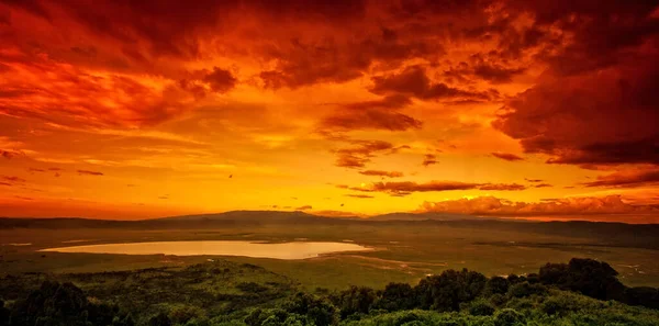 Pôr Sol Africano Sobre Cratera Ngorongoro Tanzânia — Fotografia de Stock