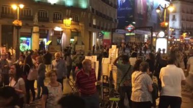 MADRID, İspanya - Ekim 2016: Mariachi grubu Ekim 2016 'da Madrid' de Puerta del Sol Meydanı 'nda. Puerta del Sol Madrid 'in ünlü bir şehir meydanıdır.