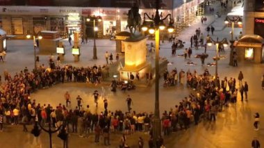 MADRID, İspanya - Ekim 2016: Mariachi grubu Ekim 2016 'da Madrid' de Puerta del Sol Meydanı 'nda. Puerta del Sol Madrid 'in ünlü bir şehir meydanıdır.