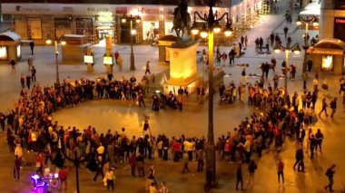 MADRID, İspanya - Ekim 2016: Mariachi grubu Ekim 2016 'da Madrid' de Puerta del Sol Meydanı 'nda. Puerta del Sol Madrid 'in ünlü bir şehir meydanıdır.