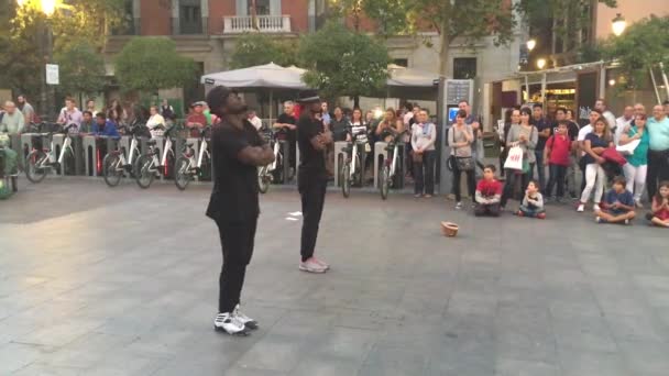 Мадрид Испания Октябрь 2016 Уличные Исполнители Площади Пуэрта Дель Соль — стоковое видео
