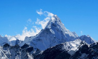 Himalayalar 'ın Nepal bölgesindeki dağ zirveleri