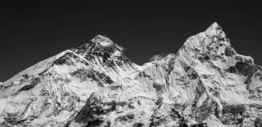 Himalayalar 'ın Nepal bölgesindeki sıradağları. Fotoğraf ve düzenleme efektleri